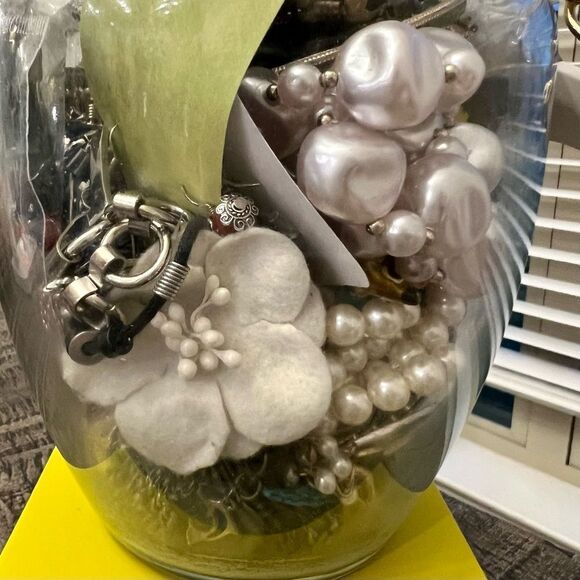 2 LBs vintage 2 modern fashion jewelry lot/ Bundle - Picture 7 of 16